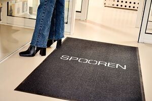 Berber Impressions logomatto omalla painatuksella – premium sisä- ja ulkokäyttöön